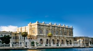 Dolmabahçe Sarayı Rehberi (2025): Giriş Ücreti, Ziyaret Saatleri ve Nasıl Gidilir?