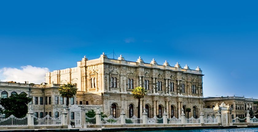 Dolmabahçe Sarayı Rehberi (2025): Giriş Ücreti, Ziyaret Saatleri ve Nasıl Gidilir?