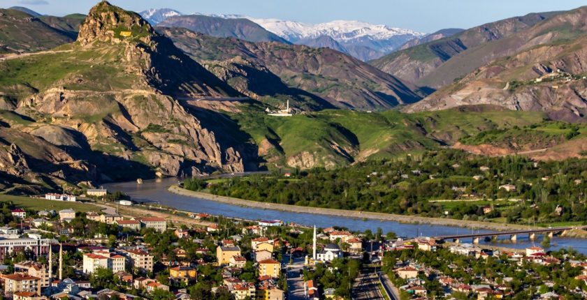 Palu’da Gezilecek Yerler: Kale, Köprü ve Tarihle İç İçe Bir Elazığ Rotası
