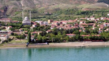 Sivrice’de Gezilecek Yerler: Hazar Gölü Manzarasıyla Elazığ’ın En Keyifli Kaçamağı