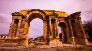 Anavarza Antik Kenti Nerede? Tarihi ve Gezi Rehberi (2026)