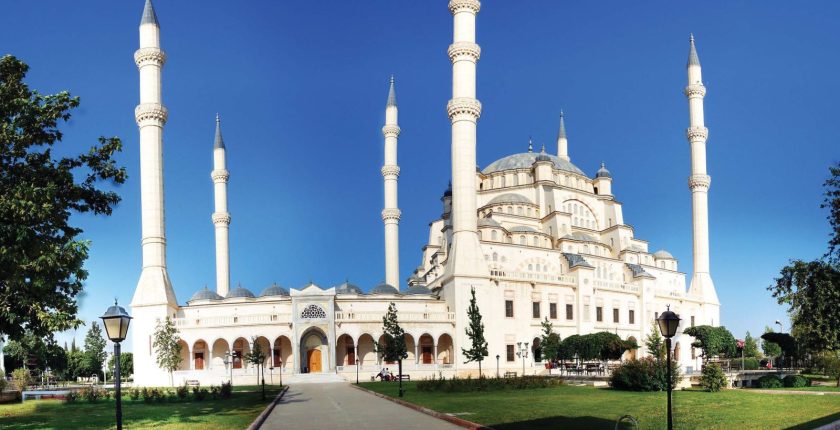 Sabancı Merkez Camii Nerede? Ziyaret Bilgileri ve Gezi Rehberi (2026)