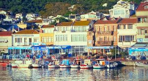 Burgazada Gezi Rehberi 2026 — Gezilecek Yerler, Plajlar ve Ulaşım