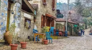 Adatepe Köyü Gezilecek Yerler (2026): Zeus Altarı, Taş Evler ve Kaz Dağları Rehberi
