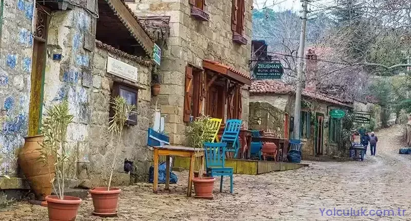 Adatepe Köyü Gezilecek Yerler (2026): Zeus Altarı, Taş Evler ve Kaz Dağları Rehberi